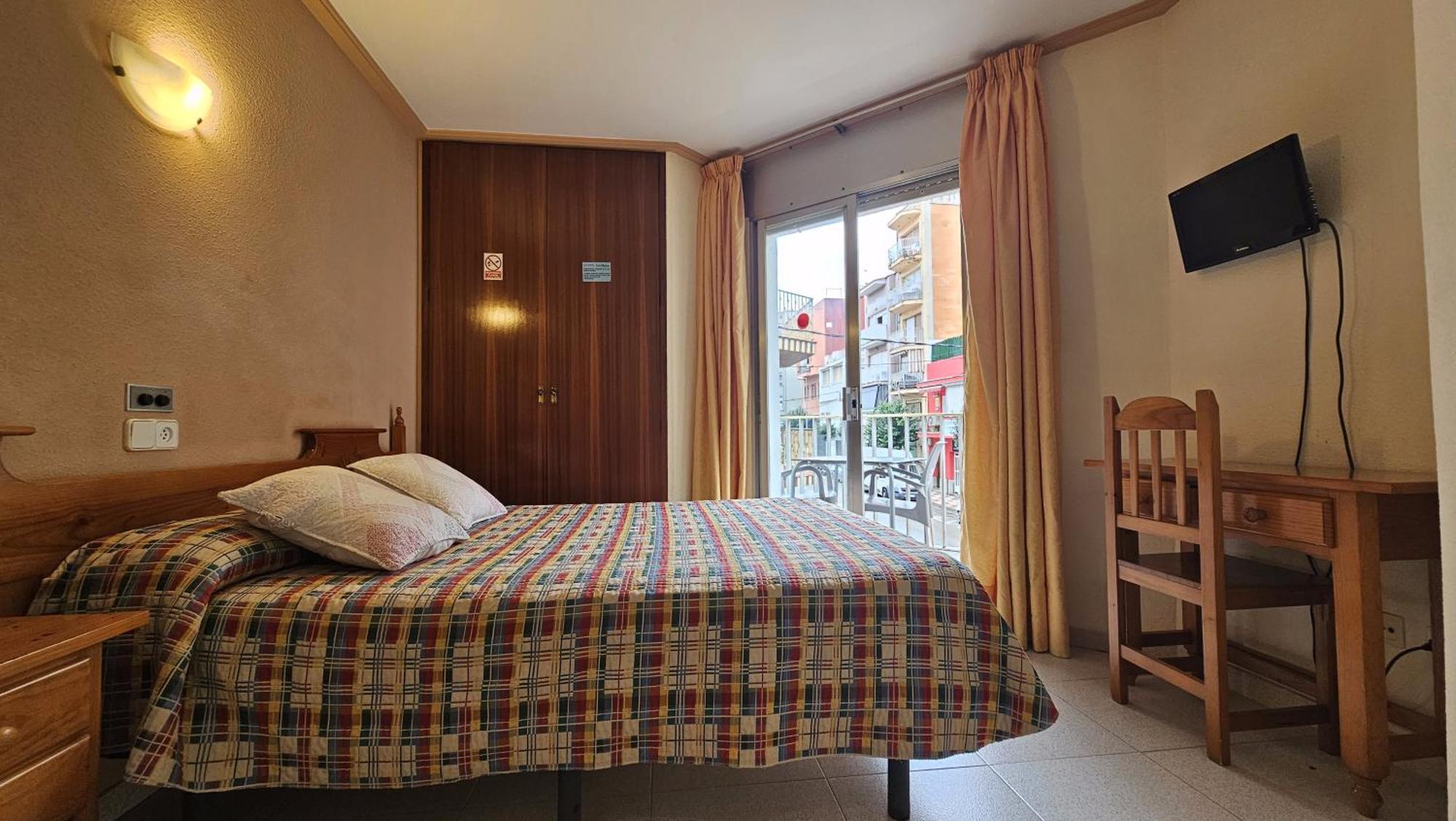 Hostal Los Manos Blanes Εξωτερικό φωτογραφία